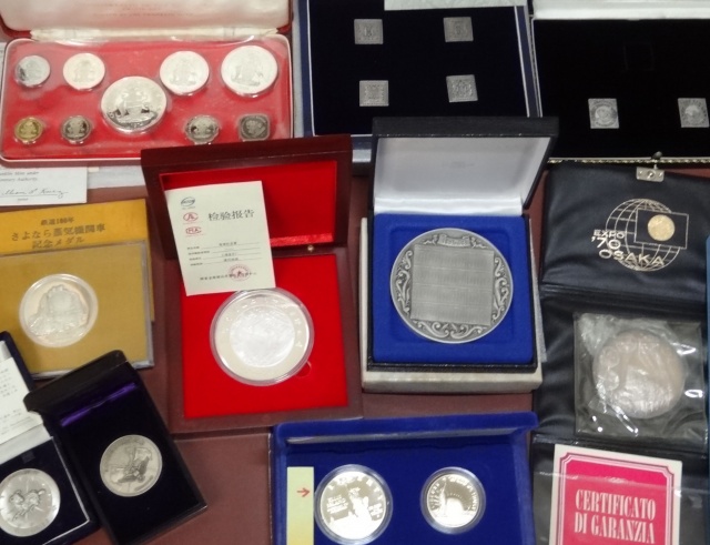日本や中国の純銀シルバーの記念メダルや硬貨・貨幣